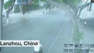 20-метрова сграда рухна в Китай, има затрупани хора (ВИДЕО)