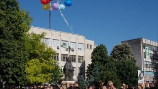 Деца и възрастни поискаха живот с мълчалив поход