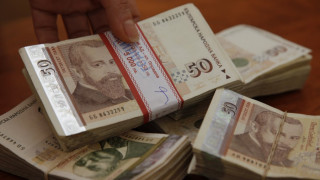 Мъжете печелят, жените казват как да се харчи