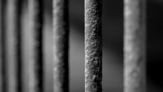 В затвора малтретират майката, пребила 2-годишното си дете