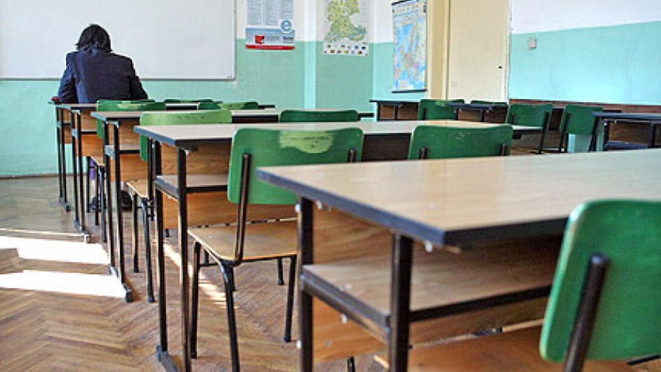Учителите намалели със 70% за 15 години | StandartNews.com