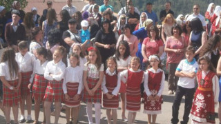 Стотици нa пролетен събор в село Припек 