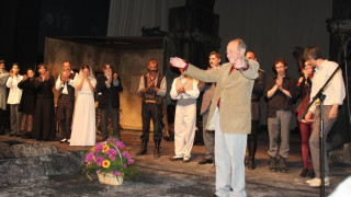 „Тара-ра-бумбия” доказа, че Благоевград обича театъра