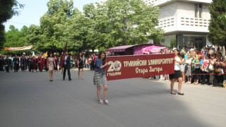 Сто бели гълъба и азбуката в небето на Стара Загора