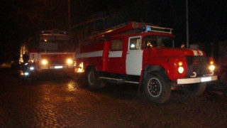 Пожар във фабрика за паркет в село Труд