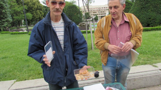 Русенец прати камъни до Юнкер, кметът го даде на ДАНС