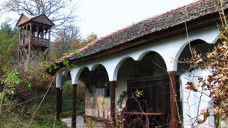 Владика служи в трънско село