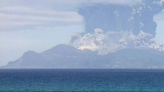 Вулкан изригна на японски остров (ВИДЕО)