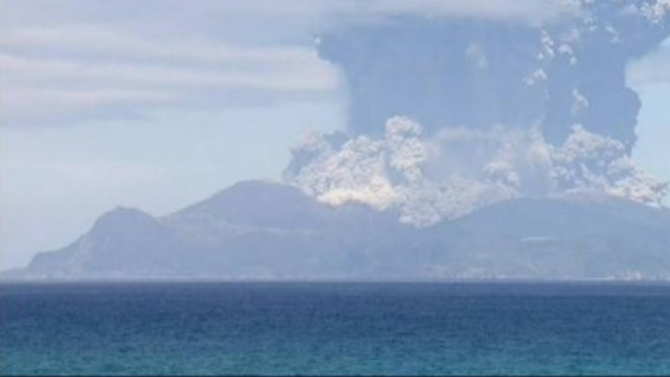 Вулкан изригна на японски остров (ВИДЕО) | StandartNews.com