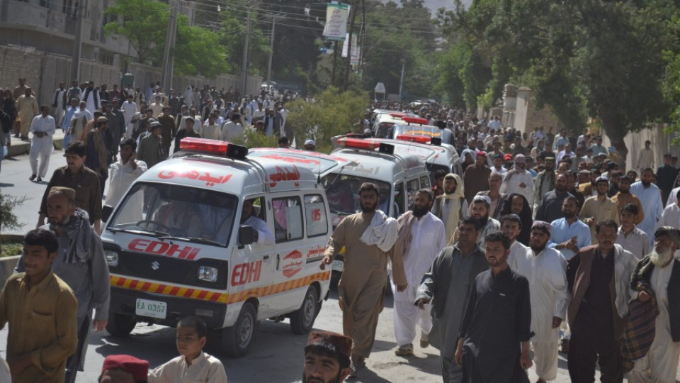 Застреляха 21 пътници в Пакистан | StandartNews.com