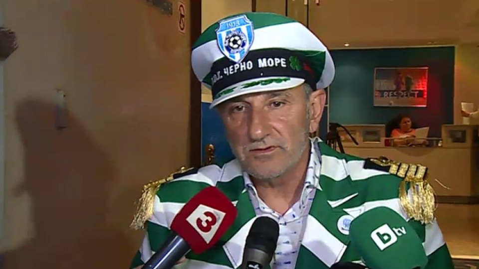 Треньорът на "Черно море" се появи с "адмиралска" униформа | StandartNews.com