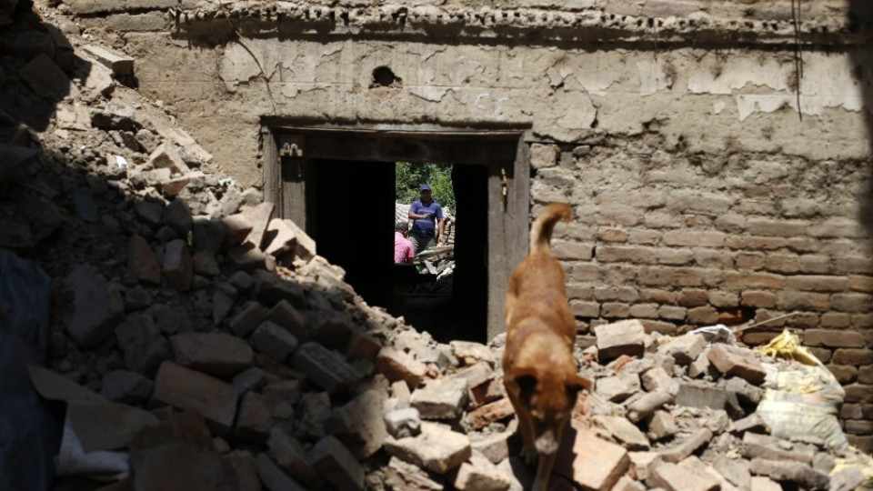 Непалските училища отвориха врати за пръв път след земетресението | StandartNews.com