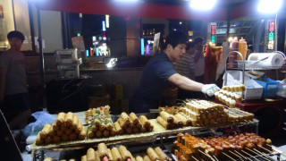 Да хапнеш на пазара в Корея