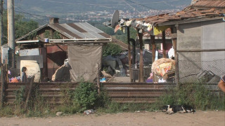 Роми сами бутат къщите си в Гърмен (ОБЗОР)