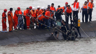 Стотици потънаха с кораб в Китай (ОБЗОР)