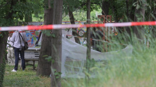 Есемес води разследващите към нова версия за убийството на деветокласника