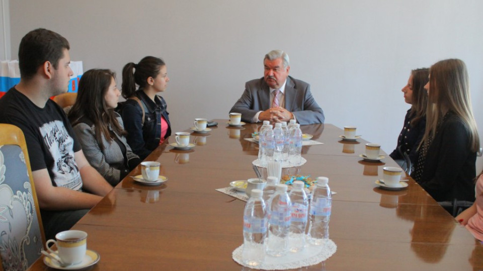 Видински ученици на чай при посланика на Русия | StandartNews.com