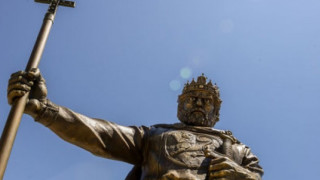 Спор в нета за паметника на цар Самуил