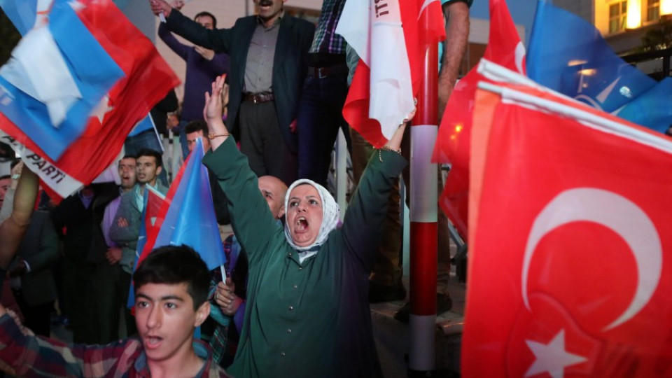 Ердоган спечели изборите, но загуби мнозинството | StandartNews.com