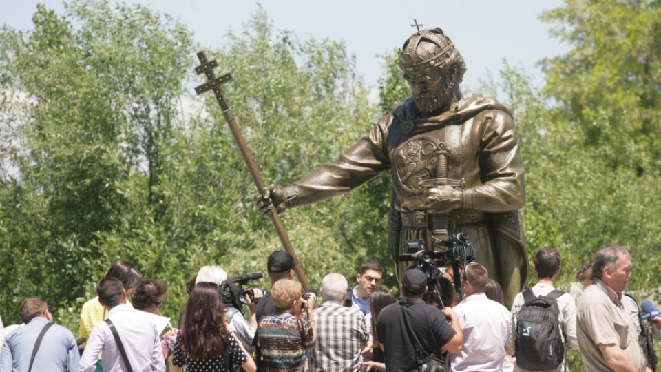 Патриарх Неофит и президентът откриха паметника на цар Самуил | StandartNews.com