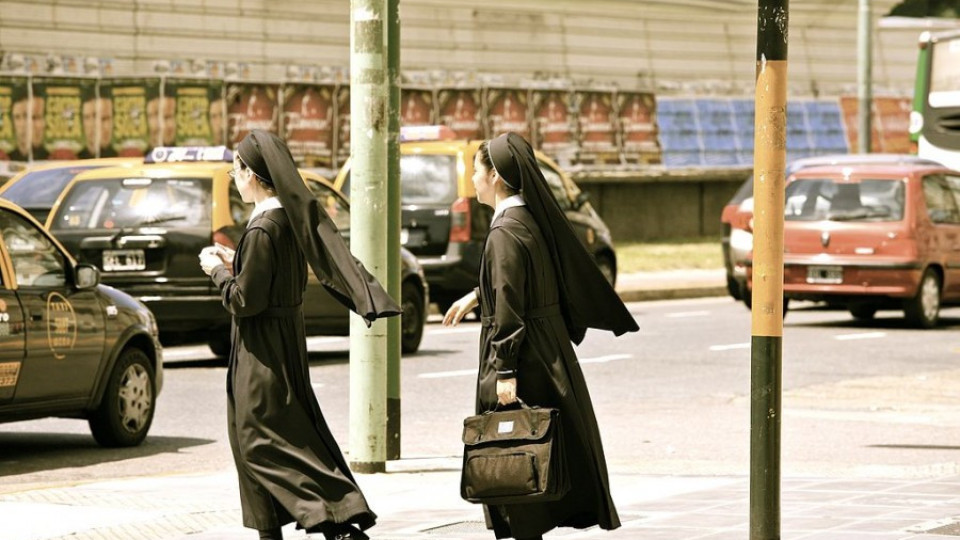 Монахини блокирани в асансьор три дни | StandartNews.com