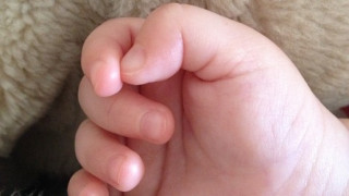 Пияна майка изпусна 15-дневното си бебе по стълбите