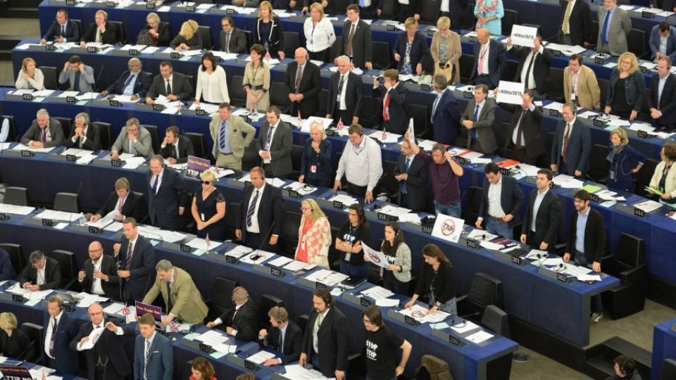 Русия вече не е стратегически партньор на ЕС, заявяват евродепутатите | StandartNews.com