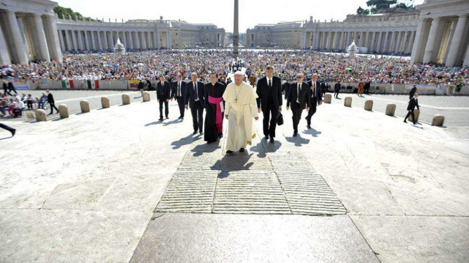 Папата създава трибунал за свещениците педофили | StandartNews.com