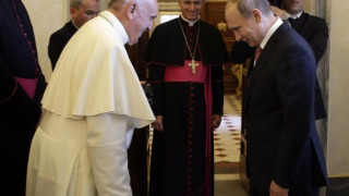 Папата чака час за среща Путин