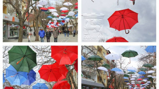 Благоевград казва "ЧРД" на Христо Явашев с инсталация от чадъри