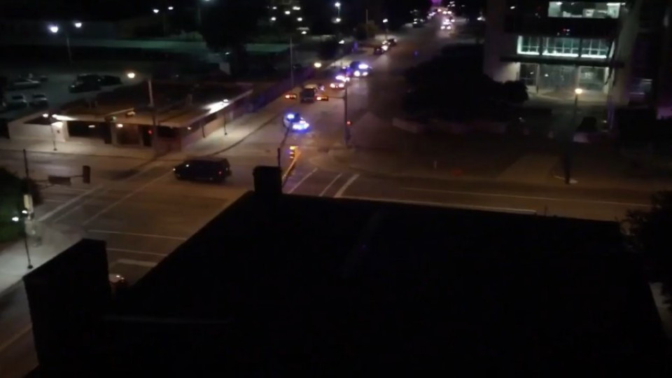 Обстрелват полицейския участък в Далас | StandartNews.com