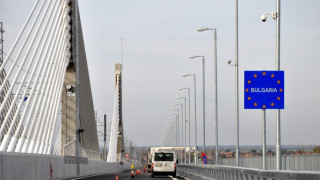 С двукилометрова опашка от тирове Дунав мост 2 посрещна втория си рожден ден