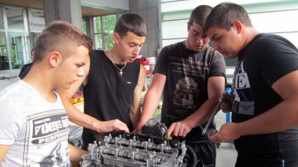 Кърджалийски ученици черпят опит в модерни предприятия в Австрия | StandartNews.com