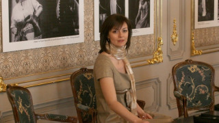 Актриса поема кабинета на военния министър