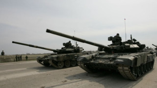 Русия отговаря на САЩ с танкове и ракети 