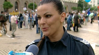Полицайка от протеста в Орландовци с пиперливи коментари
