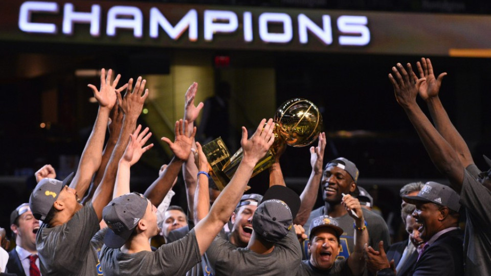 "Голдън Стейт Уориърс" спечелиха купата на НБА за първи път от 40 години  | StandartNews.com