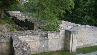 Абитуриенти  в римски тоги получиха дипломите си в древния Абритус