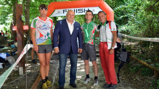 Министър Кралев изненада състезателите  от купа „България” по ориентиране