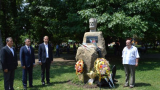 Паметникът на Георги Георгиев акостира в центъра на Кърджали