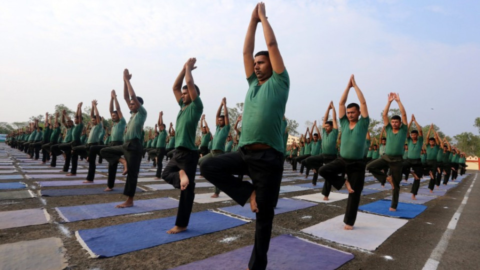 Индийският премиер участва в международния ден на йогата | StandartNews.com