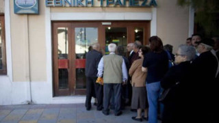 Опашки пред банките в Гърция