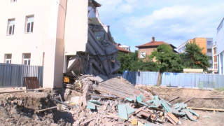 Обезопасиха мястото  на падналата стена в казанлъшката гимназия