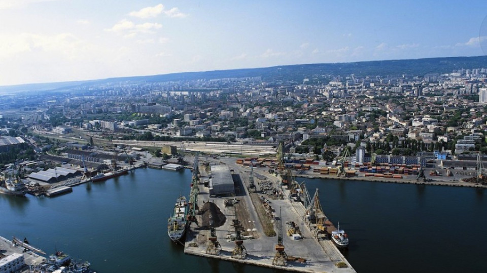 Силен вятър затвори пристанище Варна | StandartNews.com