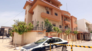27 загинали след атаки в два хотела в Тунис