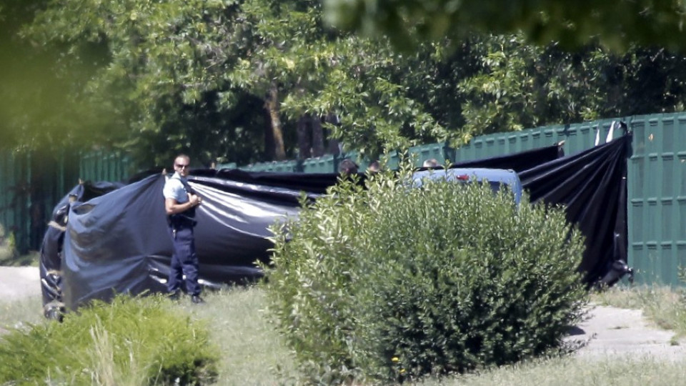 Арестуваха втори човек, заподозрян за атентата във Франция | StandartNews.com