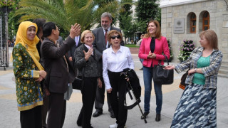 Ангелкова води дипломати на чудесата в Хасково и Кърджали