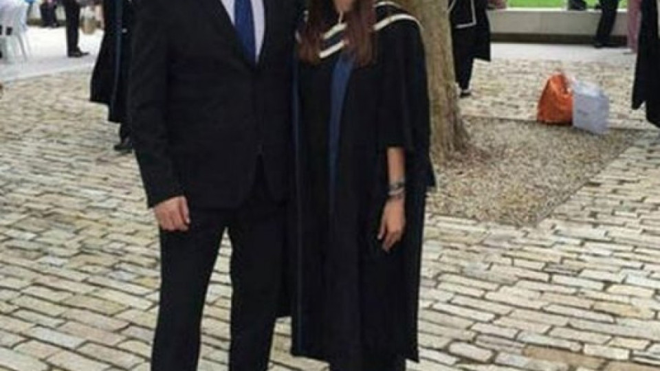 Кметска дъщеря стана отличничка в Оксфорд | StandartNews.com