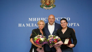 Кралев награди сребърната медалистка от Баку Антоанета Бонева