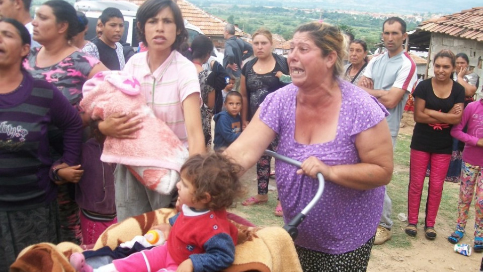 В Гърмен спират багерите с бебета (ОБЗОР) | StandartNews.com